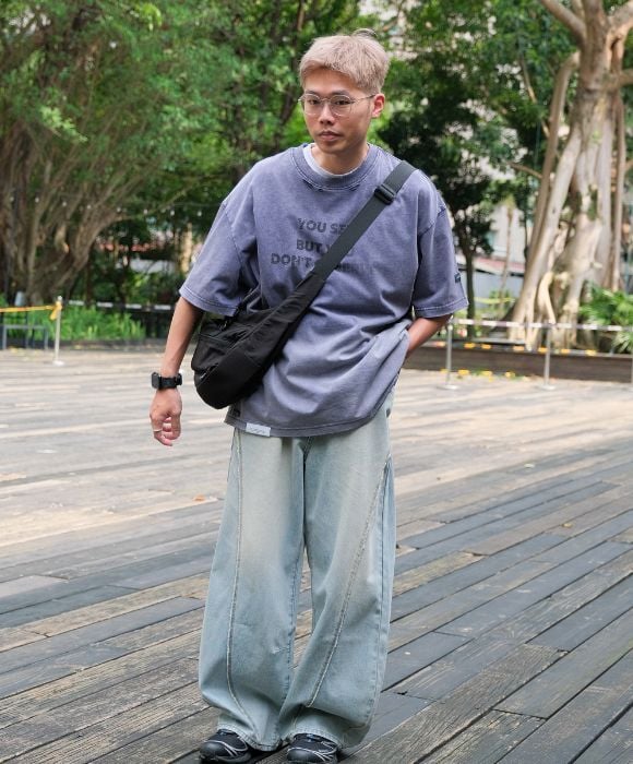 夏季樸然水洗男孩