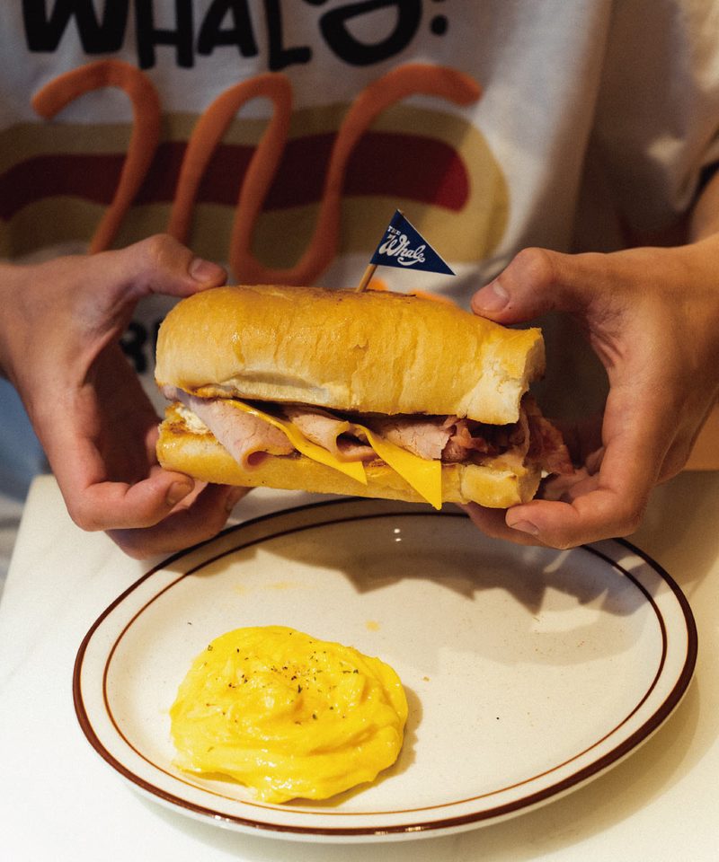 聯名 餵我早餐印花上衣 HotDog Tee