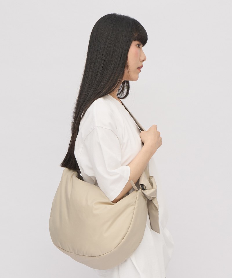 PLN3032-242 寬帶雲朵中型半月包