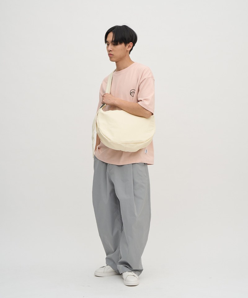 PLN3056 防潑水輕量半月包