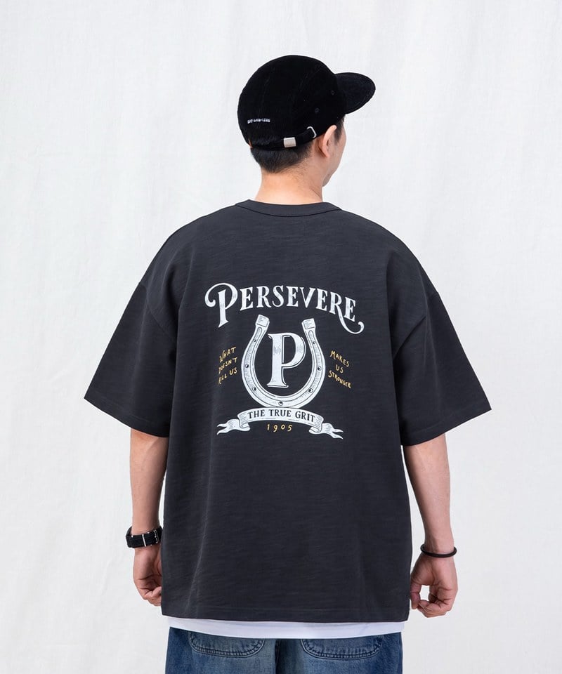 手繪馬蹄鐵圖像T恤 HAND-DRAWN HORSESHOE GRAPHIC T-SHIRT