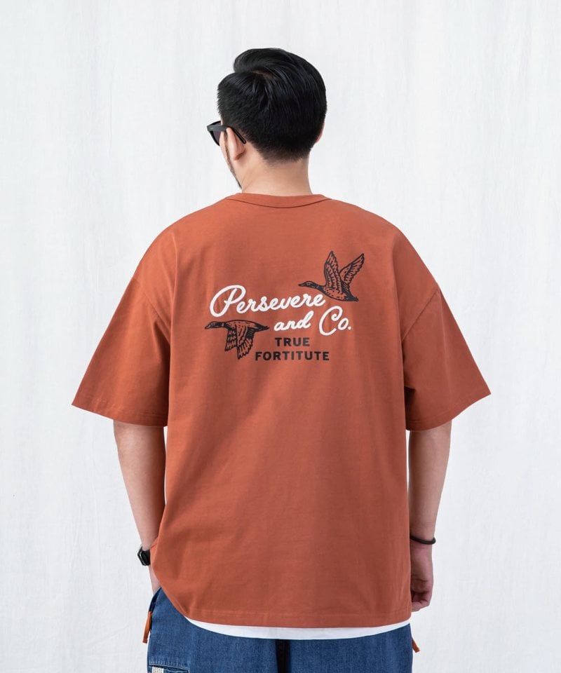 鎖鏈繡字型圖像T恤 CHAIN-STITCHED GRAPHIC T-SHIRT
