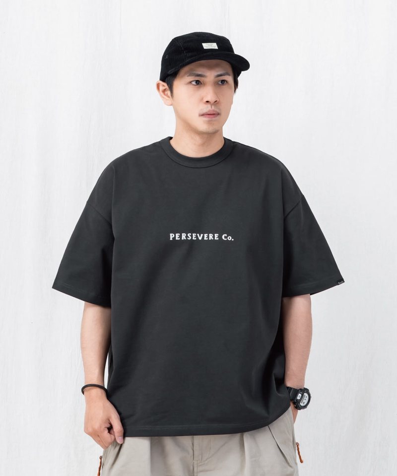 鎖鏈繡字型圖像T恤 CHAIN-STITCHED GRAPHIC T-SHIRT