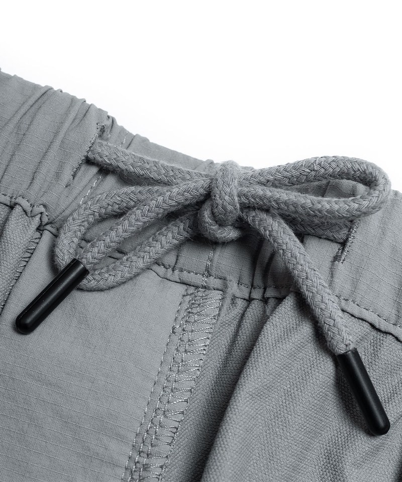 出芽飾邊短褲 MATTE NYLON WATER-REPELLENT SHORTS