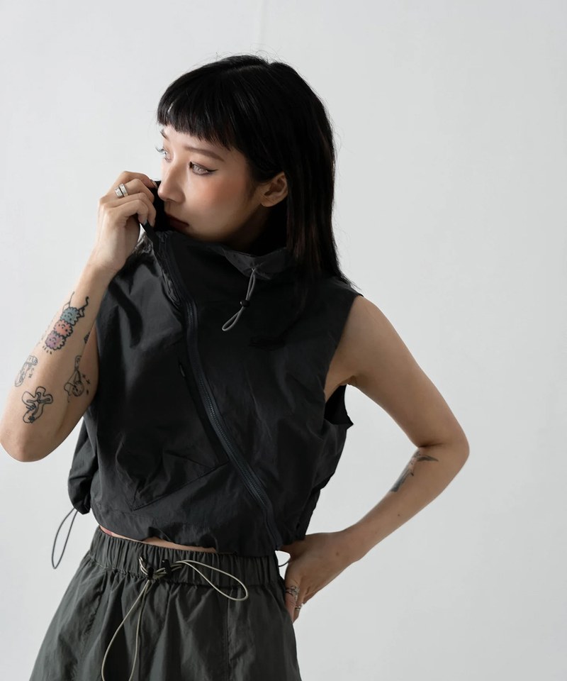連帽拉鍊背心 DIAGONAL ZIPPER VEST