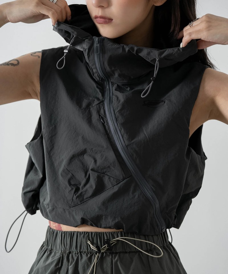 連帽拉鍊背心 DIAGONAL ZIPPER VEST