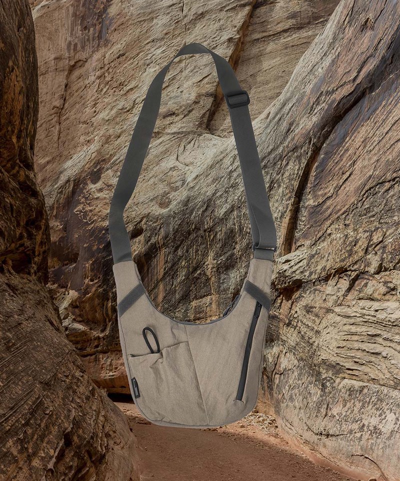 SSN9953 圓弧斜背包 M1 CROSSBODY BAG