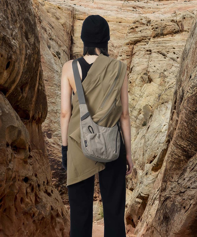 SSN9953 圓弧斜背包 M1 CROSSBODY BAG