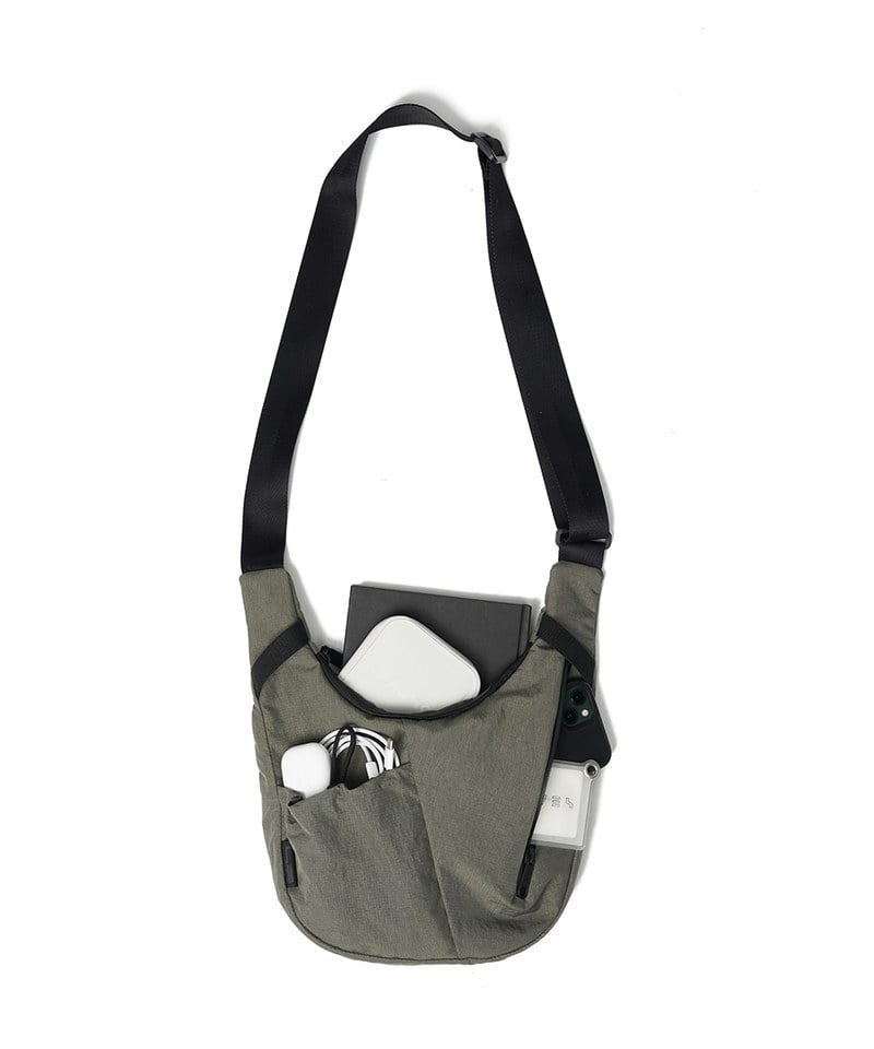 SSN9953 圓弧斜背包 M1 CROSSBODY BAG