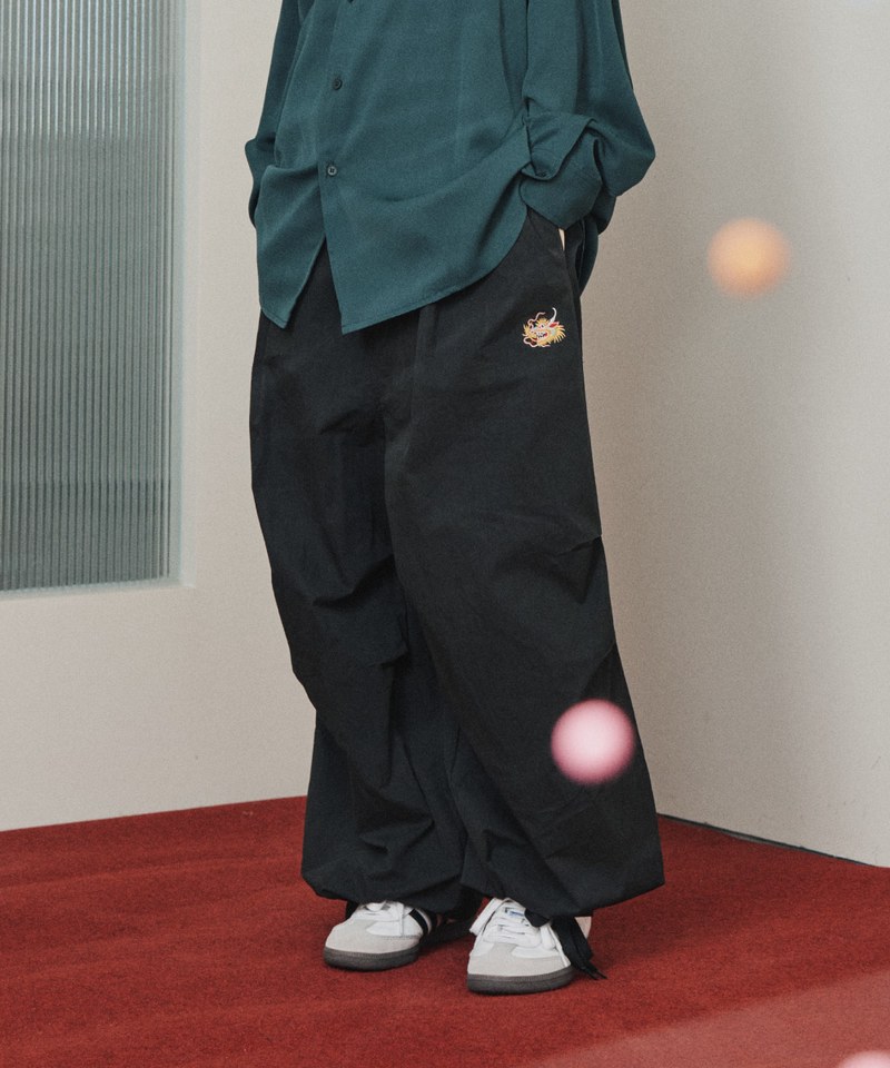 龍年刺繡挺拔打褶寬褲