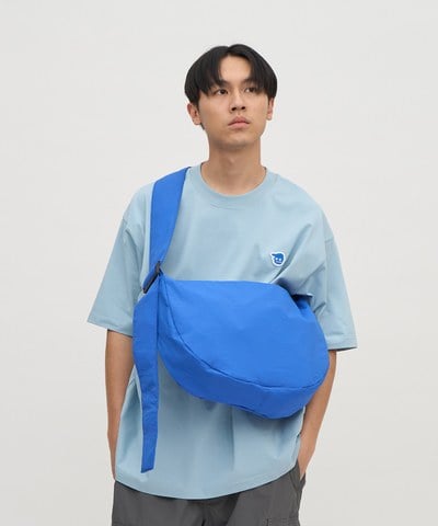 防潑水輕量半月包