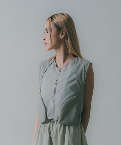 防潑水短版背心 Paneled Dart Vest