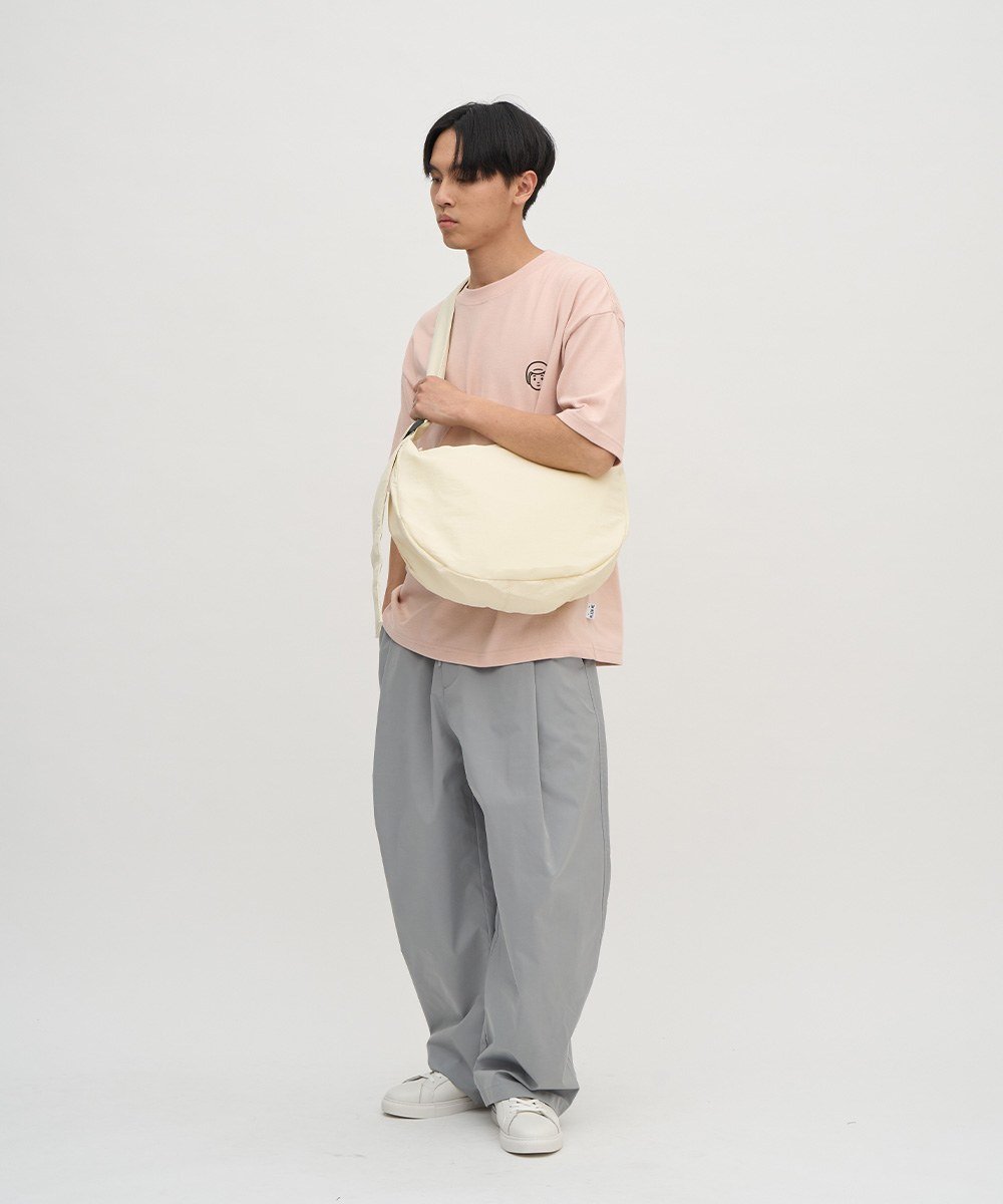 防潑水輕量半月包