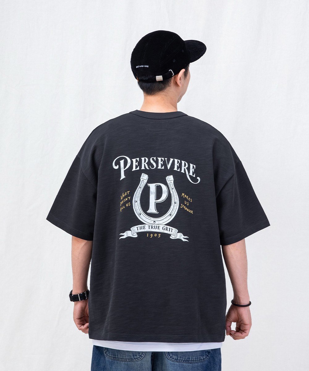 手繪馬蹄鐵圖像T恤 HAND-DRAWN HORSESHOE GRAPHIC T-SHIRT