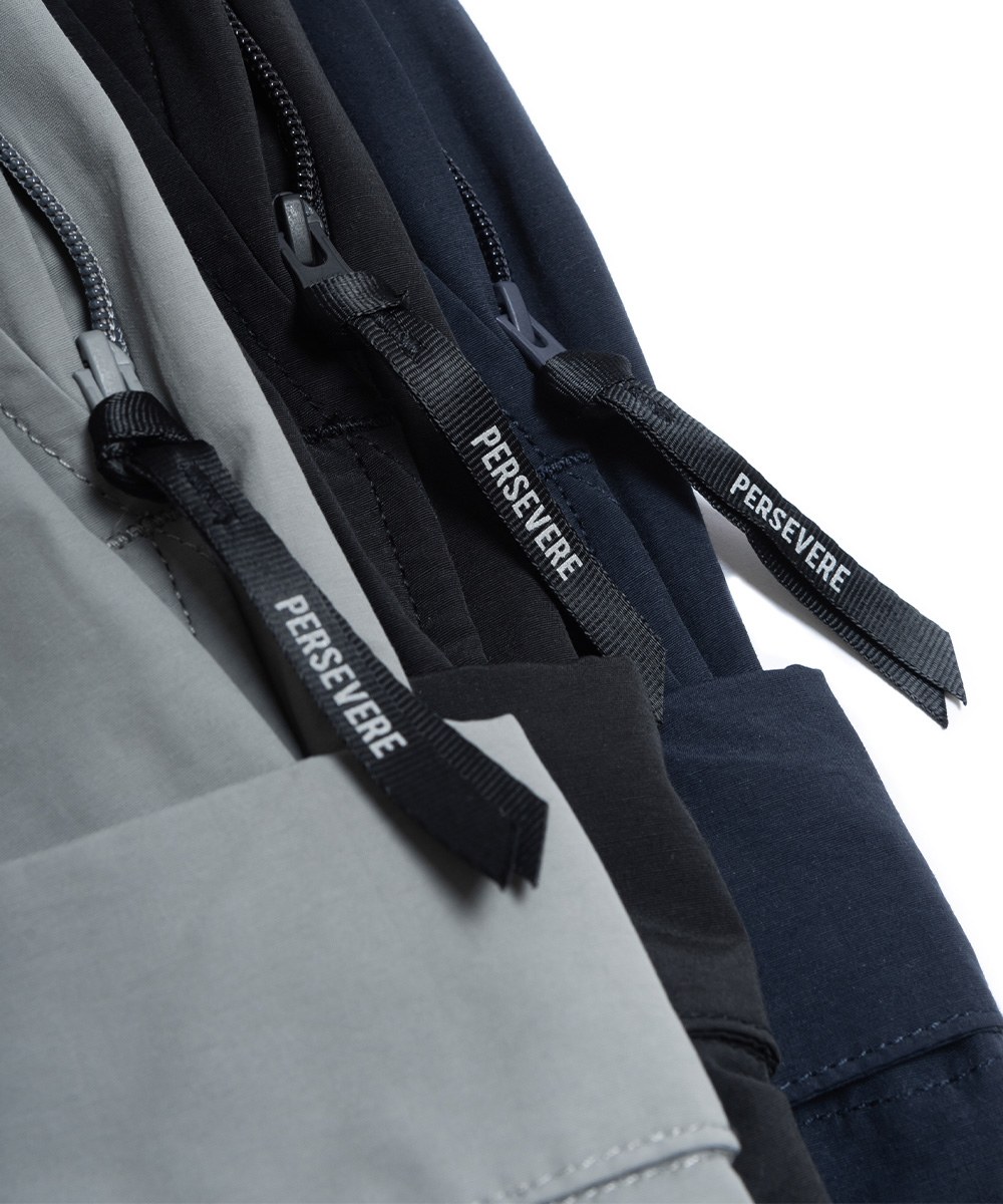 防潑水多口袋短褲 WATER-REPELLENT FUNCTIONAL CARGO SHORTS