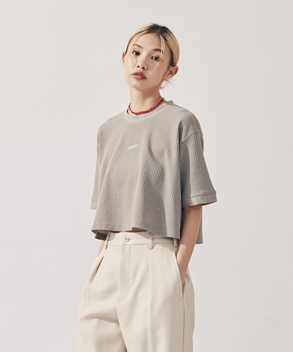 經典草寫logo短版TEE